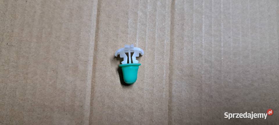 Spinka mocowanie listwy bocznej 3B0853575 VW Luzino