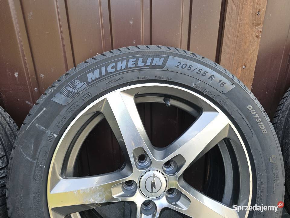 Felgi aluminiowe 16 z oponami Michelin aluminiowe Góra
