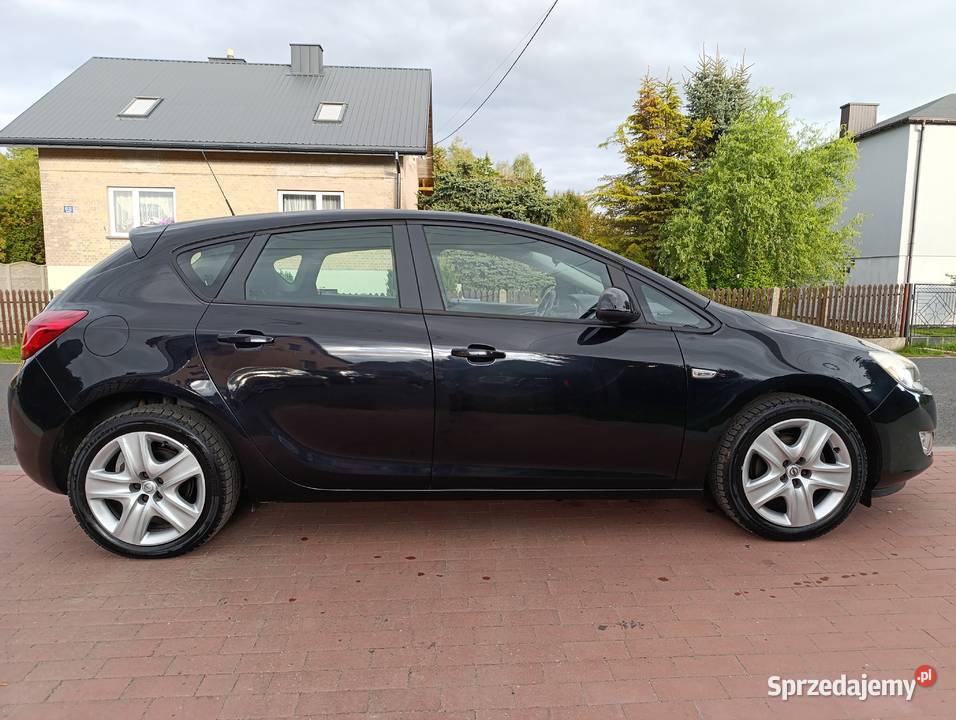 Opel Astra J 16 benzyna 2010r 5 drzwi udok benzyna Koziegłowy sprzedam