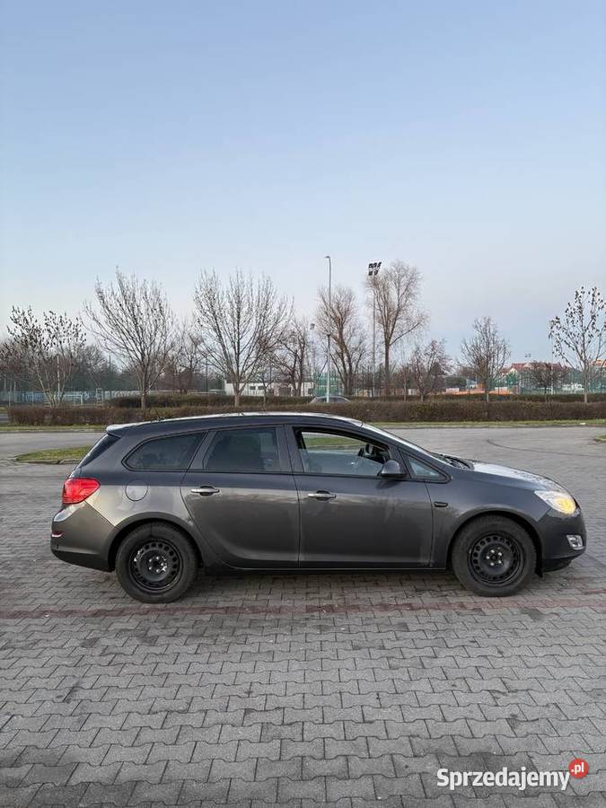 Opel Astra J kombi 14 turbo 140 2011 Głogów sprzedam