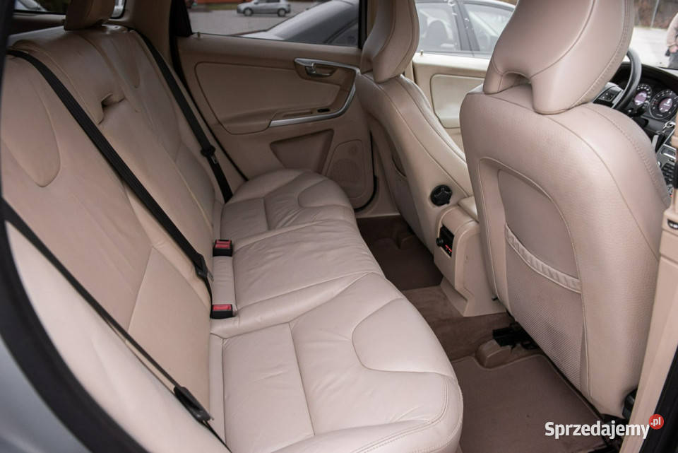 Volvo XC 60 RDesign AWD 24d D5 185 4x4 Super automatyczna Zwoleń