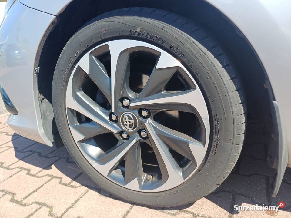 Toyota Auris Auris 16 D4D poLift 150 112 2015 diesel Szczecin