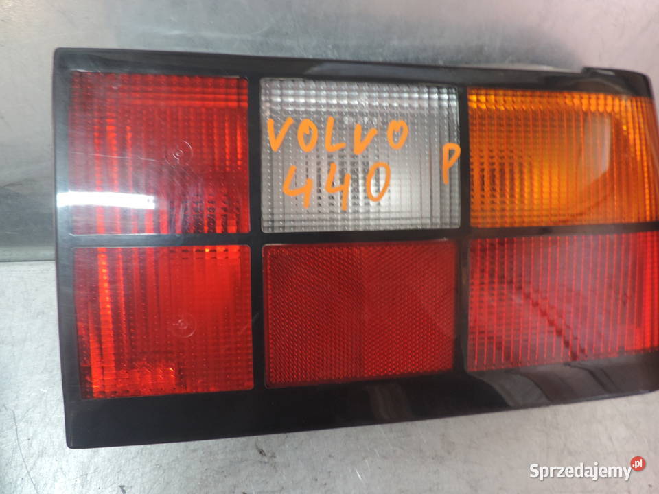 LAMPA PRAWY TYŁ VOLVO 440 lampy tylne