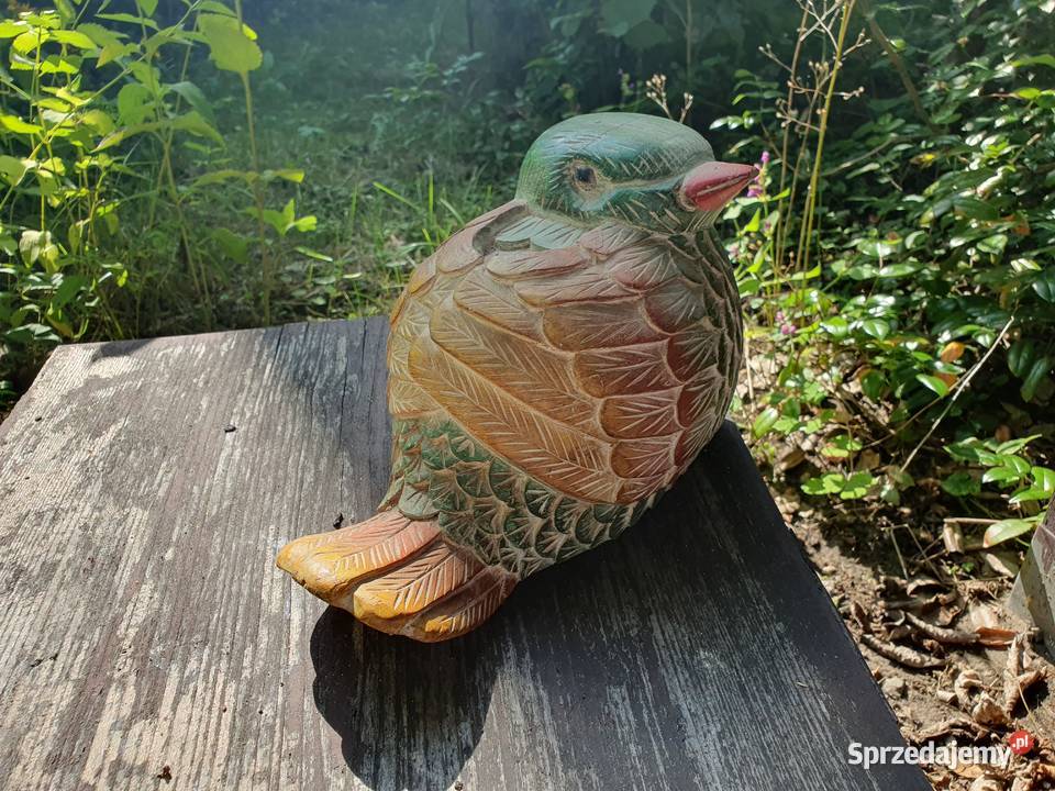 Duża drewniana figurka ptaka