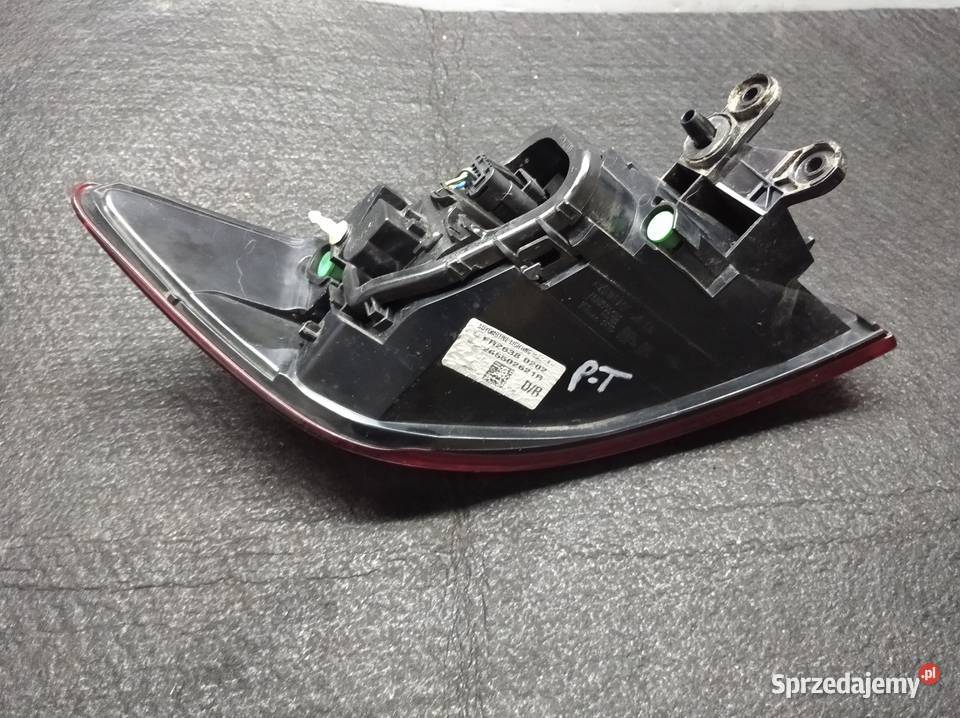 Renault Clio IV lampa prawy tył Oświetlenie wielkopolskie