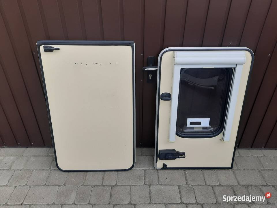 Drzwi do przyczepy kempingowej kampera