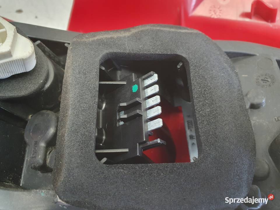 Opel Corsa D 3D 0614r TYLNA TYLNIA LAMPA PRAWA Rudka