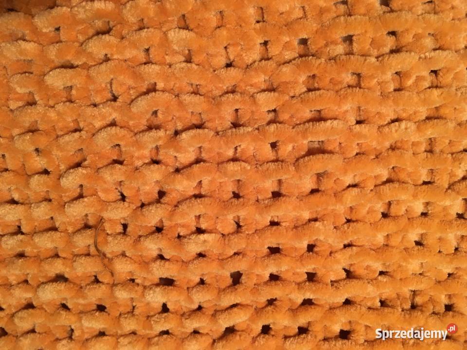 Poduszka z włóczki ze srebrną nitka Annopol