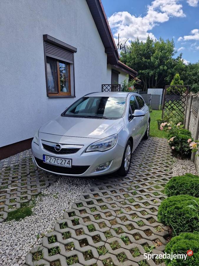 Opel astra j 2011r 17 110 Rok produkcji 2011 Kostrzyn