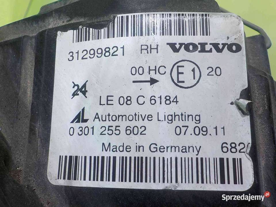VOLVO C30 20 D 12r lampa prawa przod 31299821 osobowe Suków
