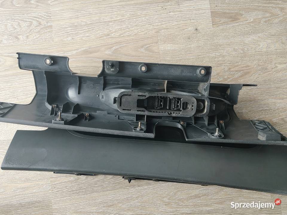 Lampy tył Opel Vivaro Renault Trafic Nissan Lampy tylne