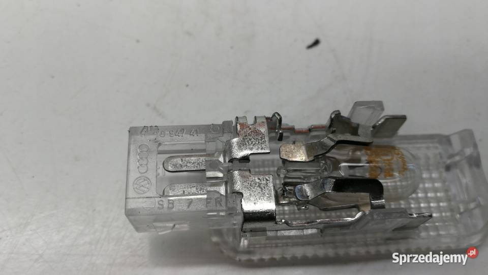 LAMPKA OŚWIETLENIE KABINY AUDI A3 A4 A5 Przystajń sprzedam
