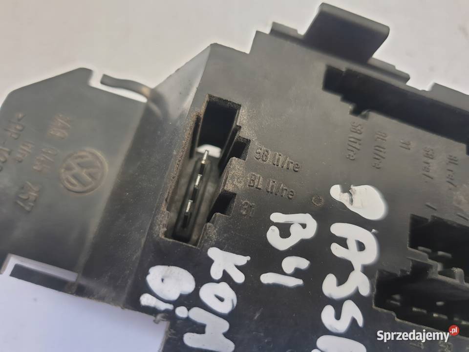 Passat B4 kombi WKŁAD TYLNEJ LAMPY Lewy tył Rudka