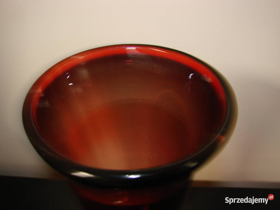 szklany czerwony wazon Pruszcz Gdański