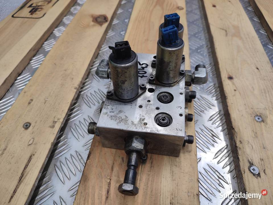 Rozdzielacz hydrauliczny CLAAS Scorpion 7045