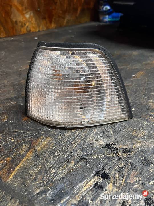 Oryginalny lewy przedni kierunkowskaz BMW E36 Piasek