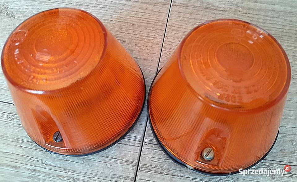 Lampa kierunkowskazu klosz E 92 F z lat PRL Ostrów Wielkopolski