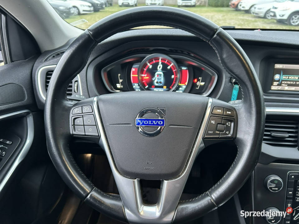 Volvo V40 D3 5 cylindrów II 2012 światła przeciwmgielne Nowe Iganie