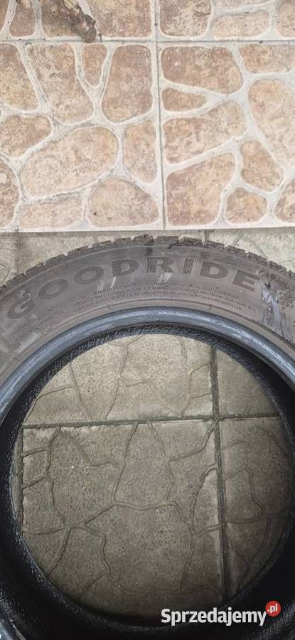 Dwie opony wielosezonowe