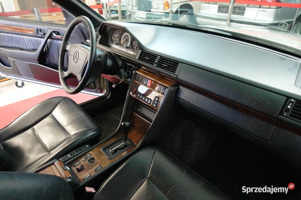 Mercedes A124 Cabrio 32 benzyna Super Baza Na Rok produkcji 1993 W124