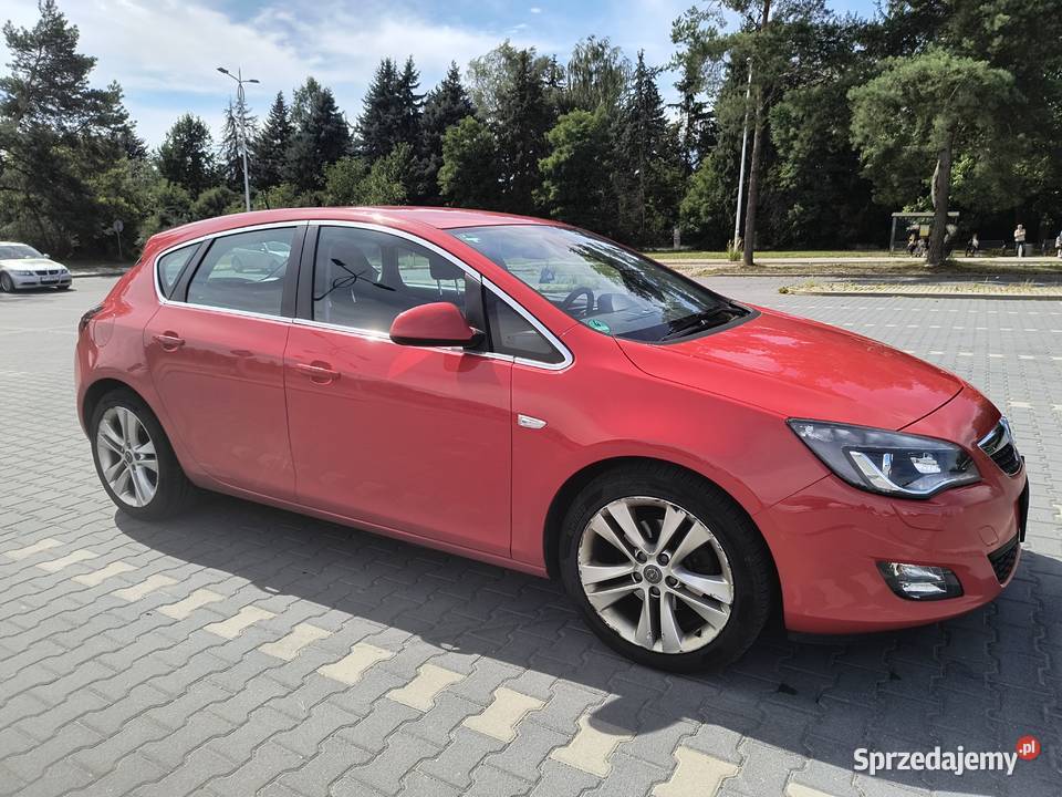 Opel astra j 2010 16 180 turbo mały przebieg benzyna sprzedam