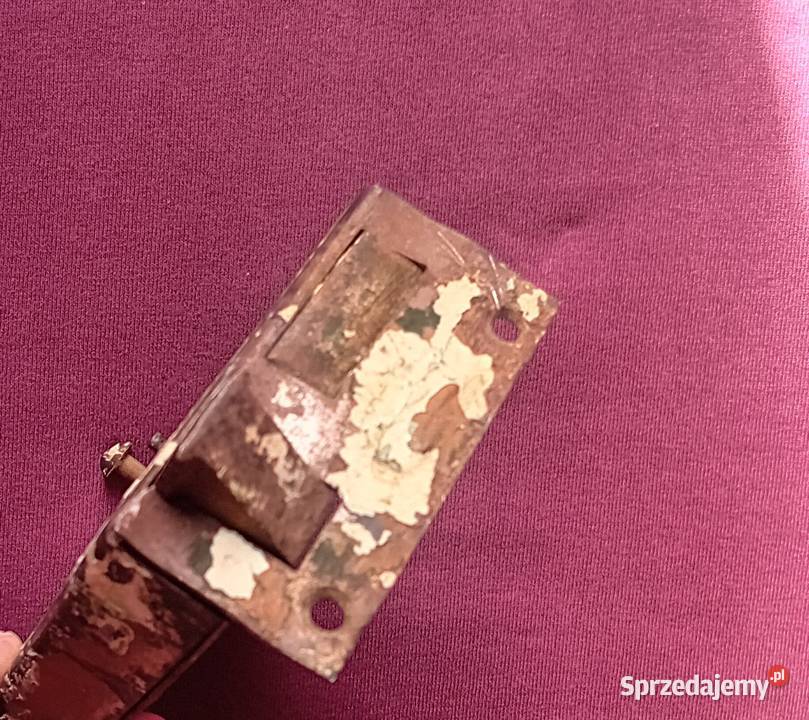 Zabytkowy zamek z zapadką początek XX w Koźminek sprzedam