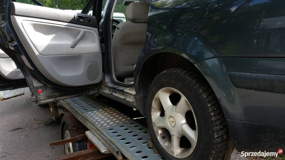 Passat b5 combi z hakiem nieuszkodzony Grotniki sprzedam
