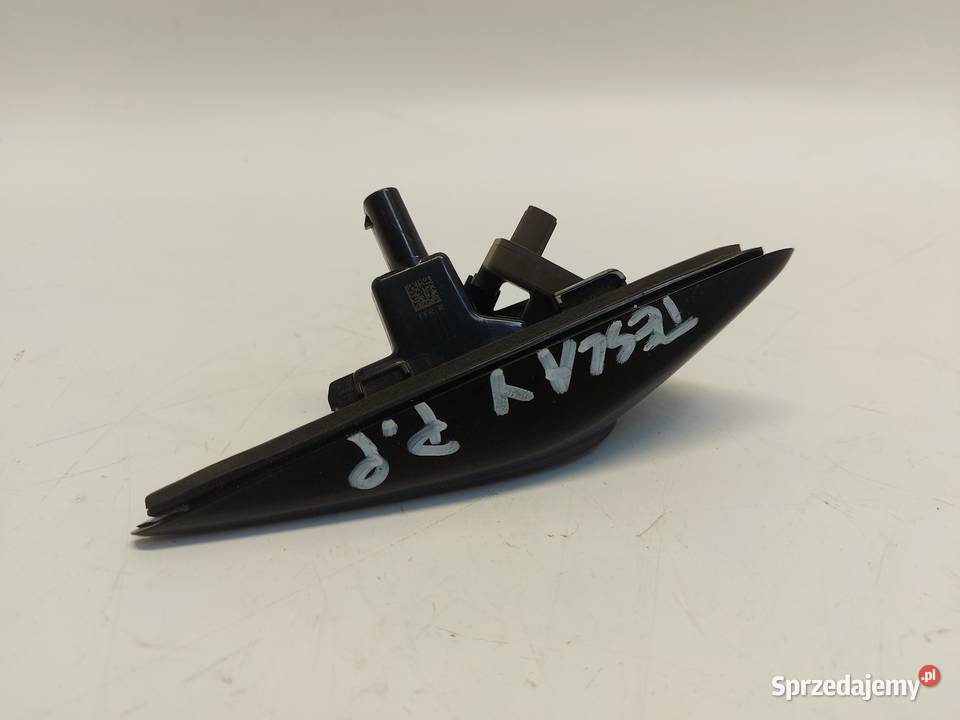 TESLA MODEL Y 2024r KIERUNKOWSKAZ PRAWY PRZÓD sprzedam