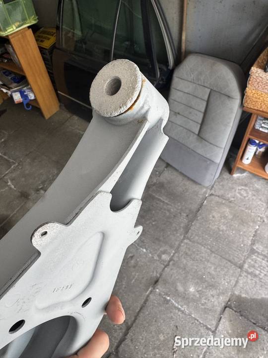 Wahacz dolny tył Mercedes w124 piaskowaniu i śląskie Katowice sprzedam