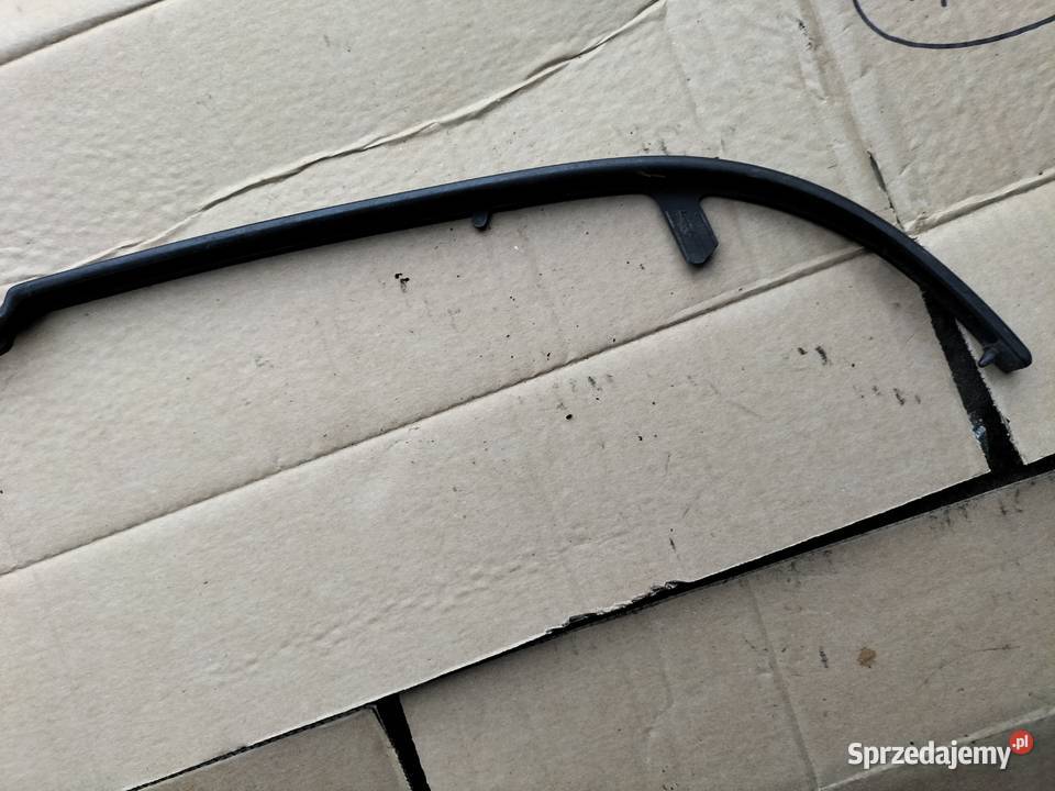 AUDI 80 B4 BLENDA LISTWA POD LAMPE PRAWA Kamień-Kolonia