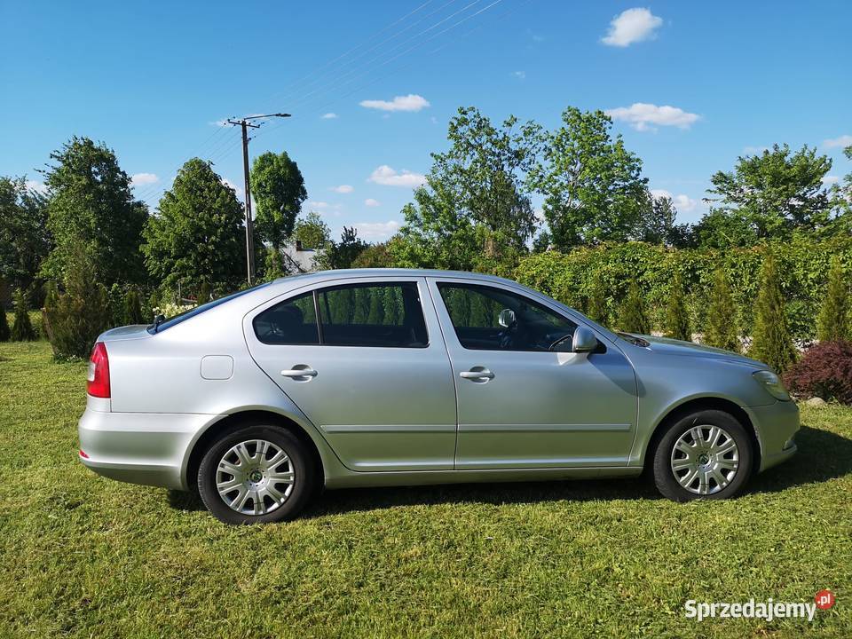 Skoda Ovtavia II 14 TSI Ambiente HB 2011 122KM Białystok