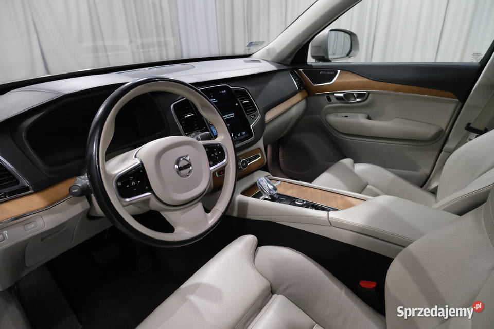 VOLVO XC90 2020 196900 ccm 235 Warszawa