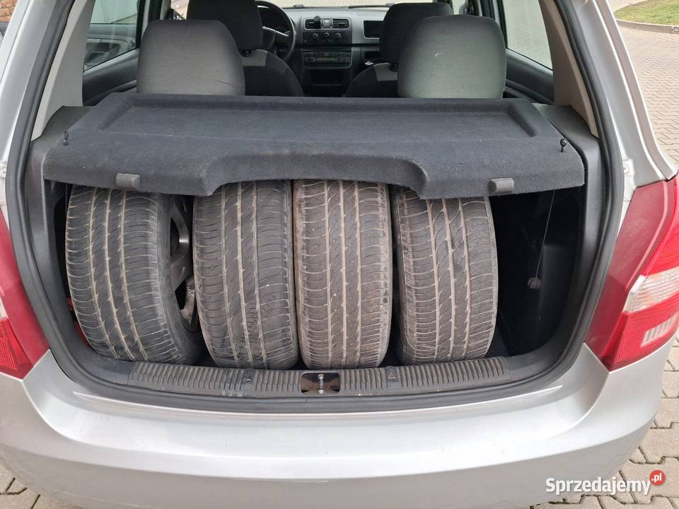 Skoda Fabia srebrna aluminiowe felgi