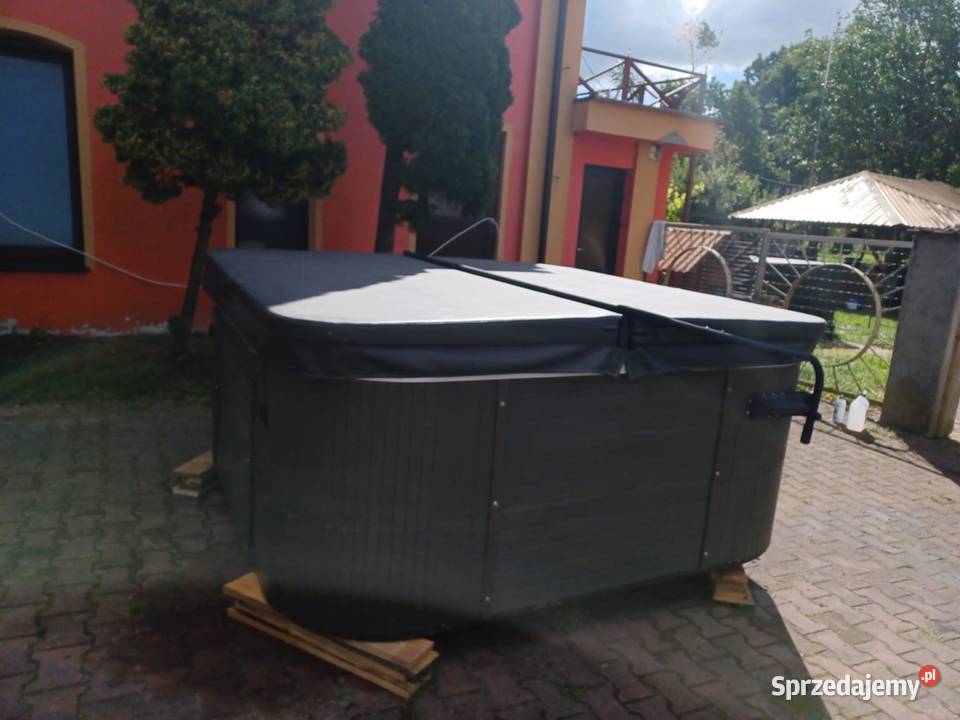 WANNA OGRODOWA JACUZZI 6 osób z hydromasażem
