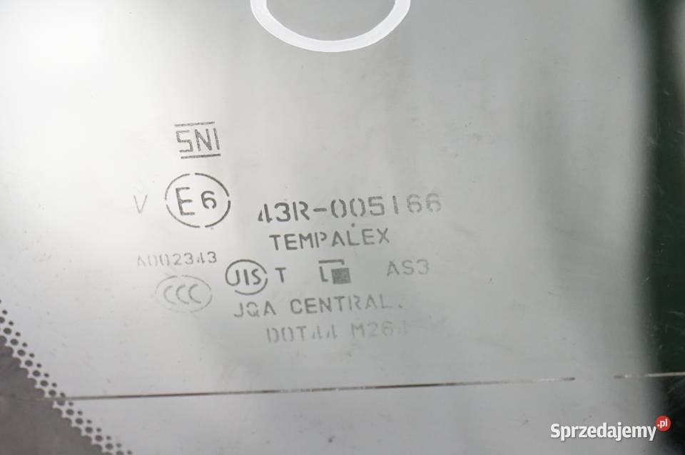 SZYBA KAROSERYJNA PRAWA TYŁ TYLNA INFINITI QX80 osobowe Nowy Tomyśl sprzedam