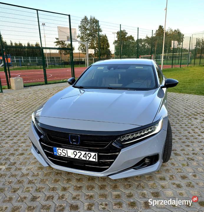 Sprzedam Hondę Accord hybryda 2022r