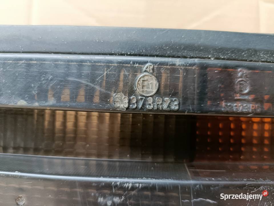 Mercedes Benz W124 lampa tył prawa sedan ciemna osobowe Motoryzacja Drezdenko
