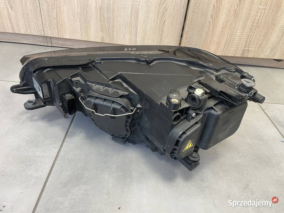 Volkswagen Sportsvan reflektor prawy xenon sprzedam