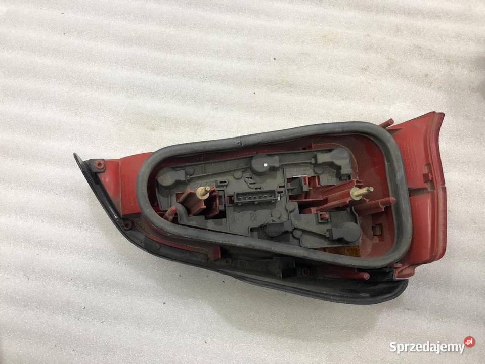 PEUGEOT 106 LIFT LAMPA PRAWY TYŁ EUROPA Lampy tylne