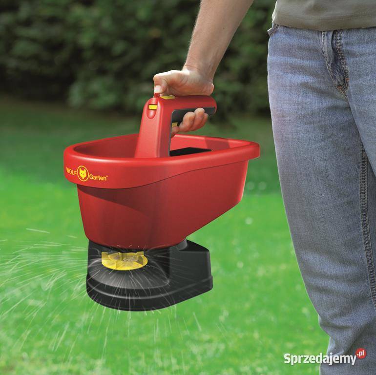 Rozsiewacz na baterie WOLFGarten WEB Tuchom