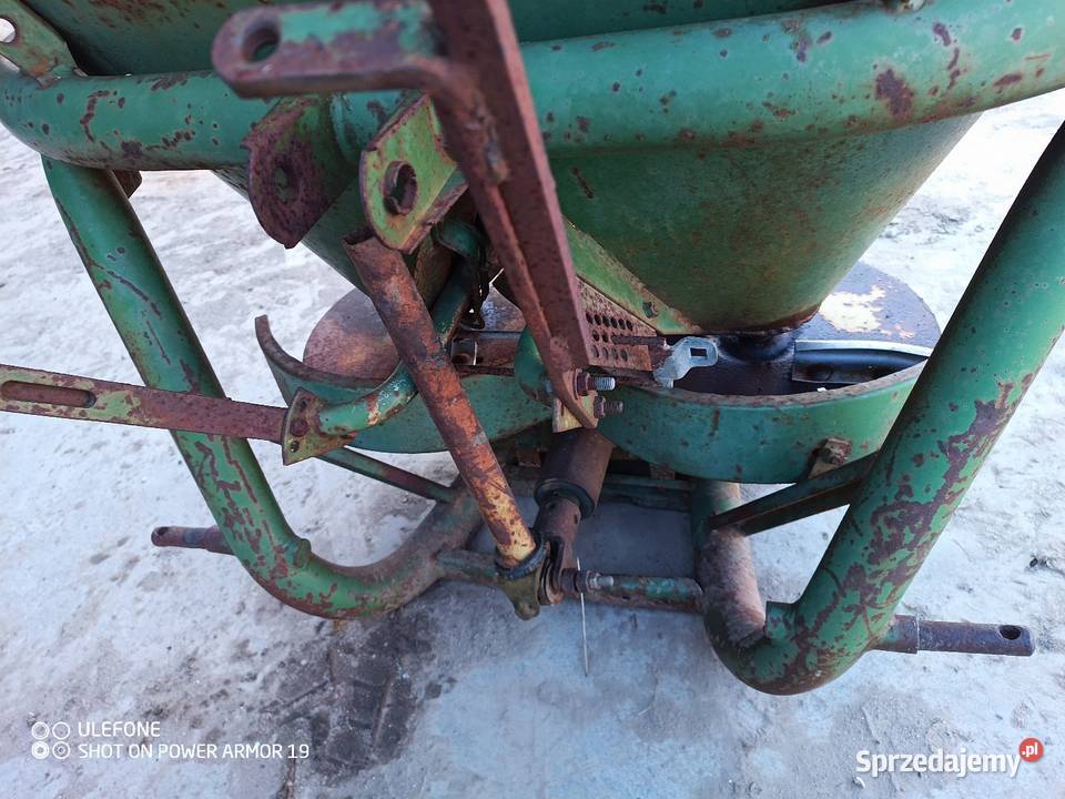 Rozsiewacz nawozu Amazone dwa talerze 400L Czernice Borowe