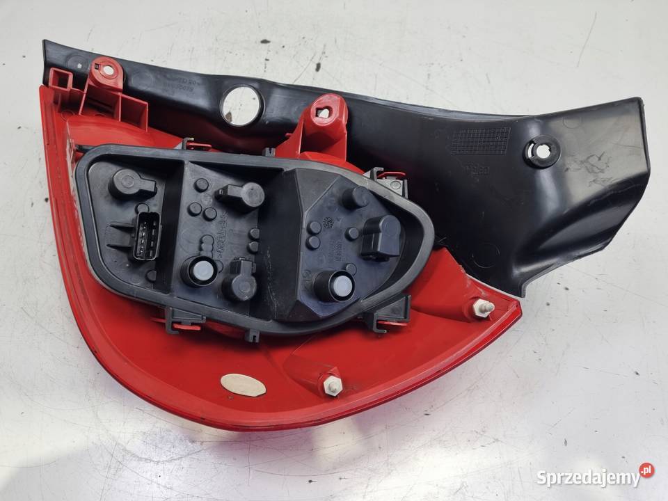 Renault Clio III HB 0512r TYLNA LAMPA LEWA lewy Rudka