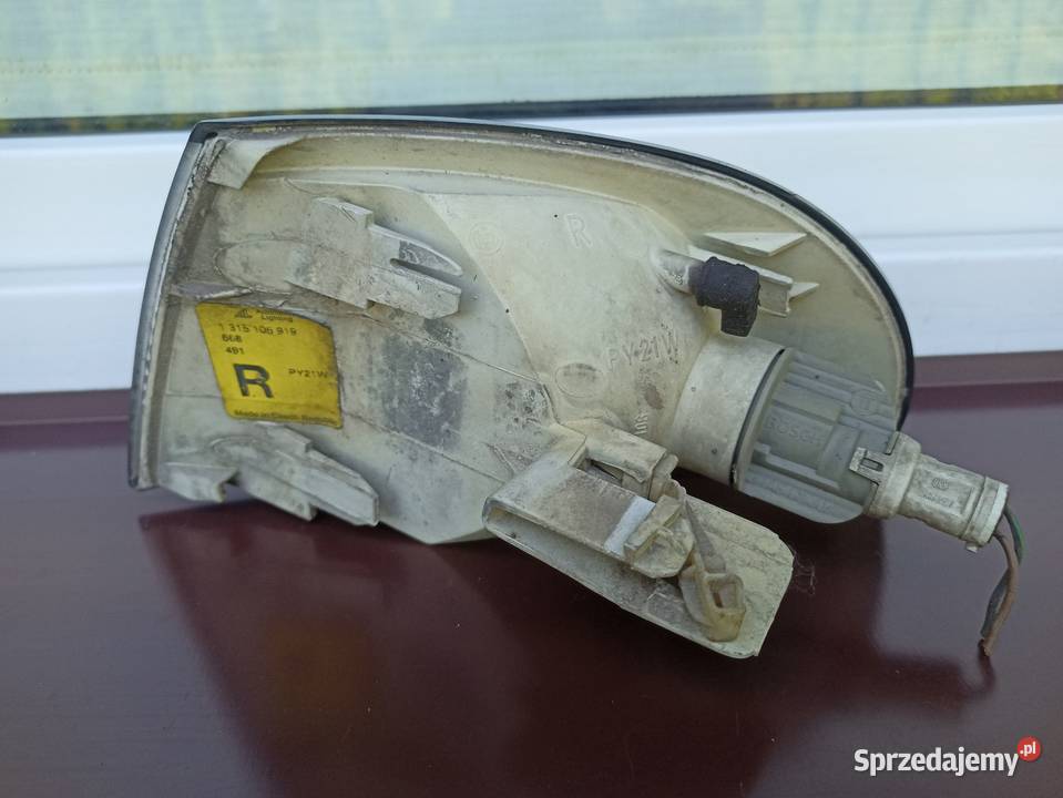 Audi A4 B5 kierunkowskaz kierunek migacz prawy osobowe łódzkie