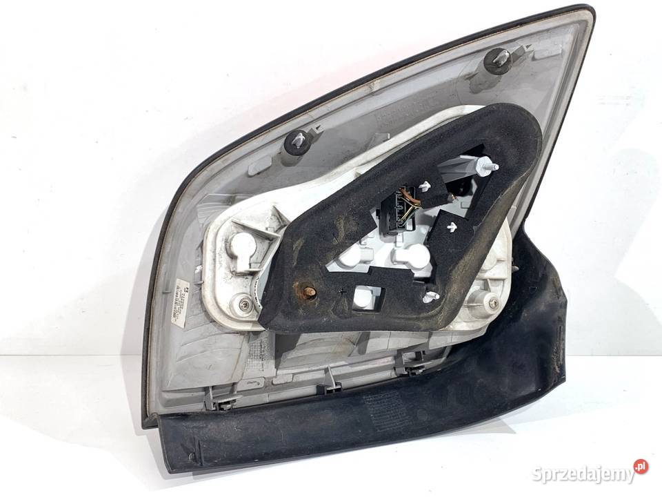 LAMPA PRAWY TYŁ OPEL ASTRA H 13223675 Kombi 0414