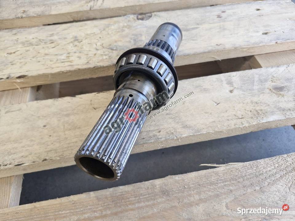 Wałek Massey Ferguson 8110 8210 8220 8250 Skrzynia biegów Byków