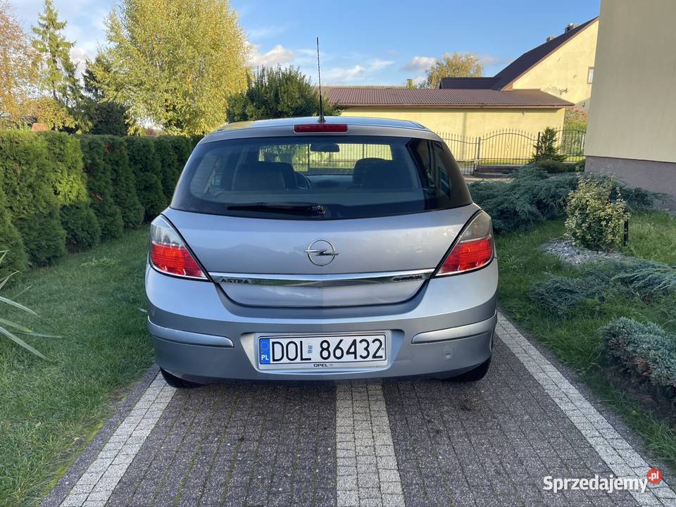 Astra j 2009 benzyna mały przebieg zadbana
