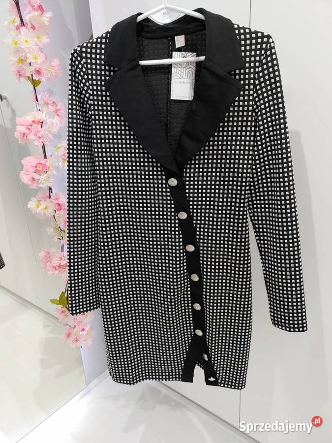 Sukienka biznesowa ozdobne Guziki