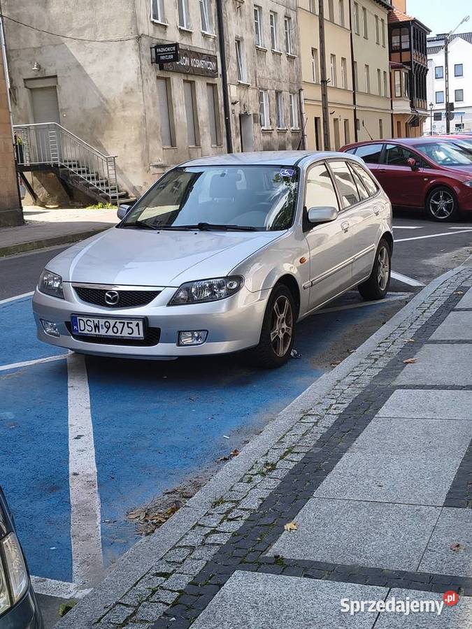 Samochód osobowy Mazda 323f 1598cm3