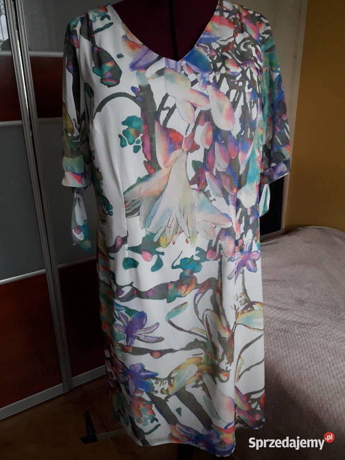 Sukienka w kwiaty 48