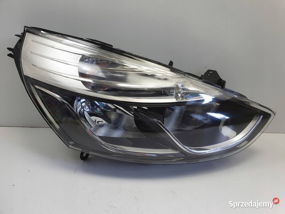 Renault Clio IV 1216r PRZEDNIA LAMPA PRAWA prawy